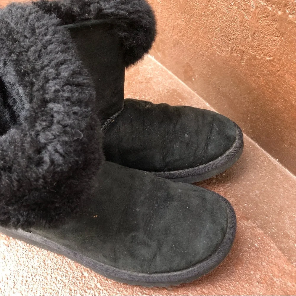 Ugg Womens Bailey Button II Boots Size 6 Black‎ Sheepskin Style 5803